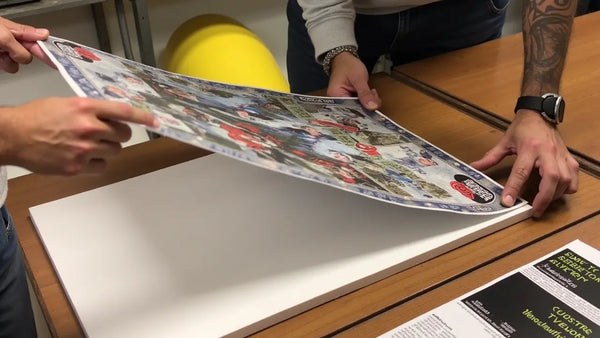 Paso 5. Fija el póster a un cartón pluma adhesiva