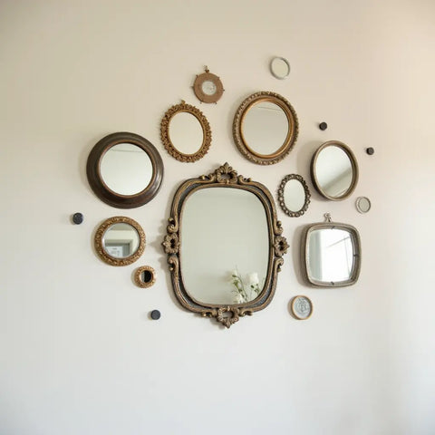 decorar paredes con espejos pequeños